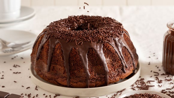 Bolo de chocolate sem ovo úmido: aprenda a receita (Créditos: Canva)