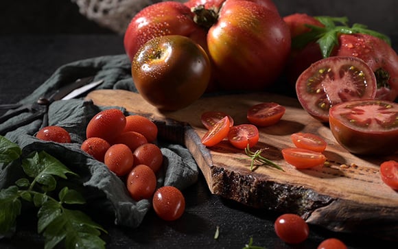 "Nem todo tomate é igual": chef revela como cada tipo transforma o sabor de molhos, saladas e pratos do dia a dia