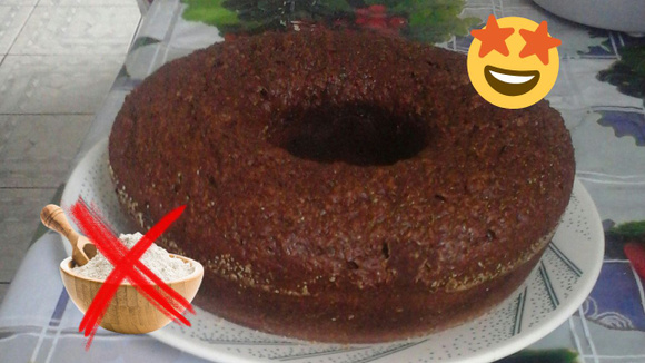 Bolo de chocolate rápido e fácil SEM FARINHA DE TRIGO: não esqueça do truque para tirar gosto de ovo da receita