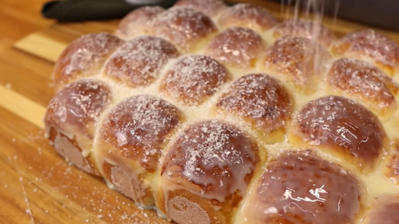 Pãozinho de leite condensado com coco para o lanche da tarde: fofinho e macio, fica melhor que de padaria
