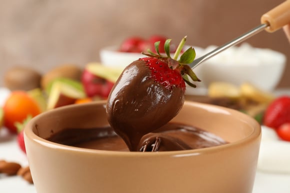 Descobri a melhor receita de fondue de chocolate e o segredo para ele nunca empedrar no TudoGostoso