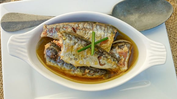 Sardinhas cozidas no molho (Créditos: Canva)