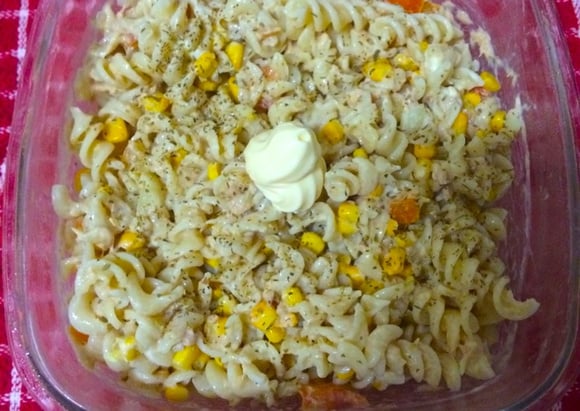 O atum é um ingrediente que faz sucesso nas receitas de salada de macarrão (Créditos: TudoGostoso/Dani Borges Chagas)