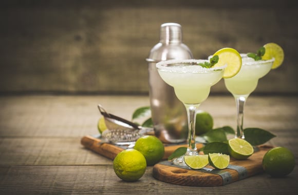 Margarita é uma bebida versátil que pode ser preparada com diferentes combinações de frutas. (créditos: Shutterstock)