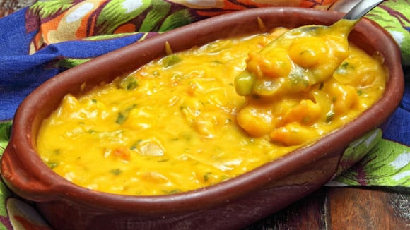 Para apostar em cremosidade e gosto marcante, é só fazer um bobó de camarão! (Créditos: TudoGostoso)
