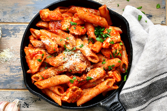 Macarrão de frigideira cremoso é o prato perfeito para quem precisa de um almoço RÁPIDO e GOSTOSO!