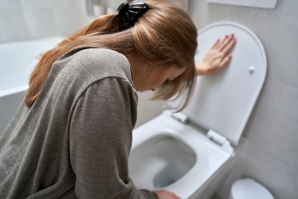 Não é alergia, é uma intoxicação assustadora: os sintomas começam em 30 minutos após comer peixe