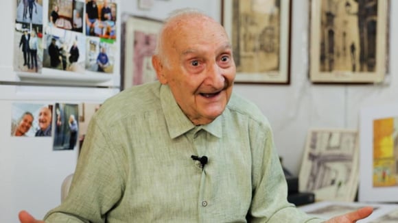 Joan Vaello, 100 anos: "Quando me levanto, sempre bebo um copo de água antes de comer qualquer coisa."