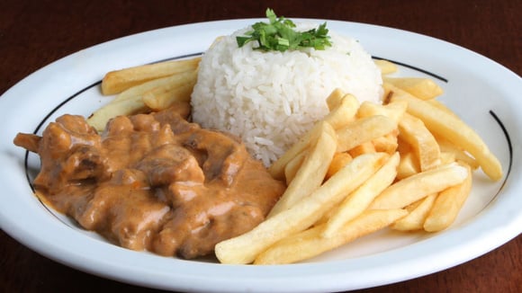 Receita de strogonoff da mamãe para fazer um almoço delicioso e muito fácil