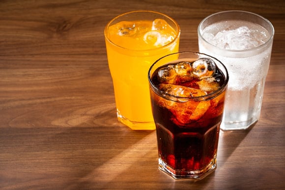 Refrigerantes normal e zero devem ser evitados: bebidas aumentam riscos de diabetes. (Créditos: Shutterstock)