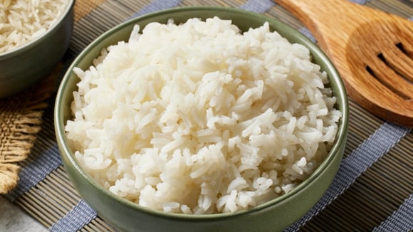 Arroz branco feito com caldo (Créditos: Shutterstock)