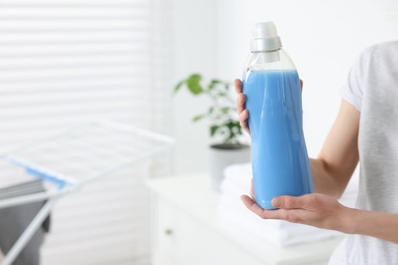 Nem incenso, nem aromatizadores caros: como manter o banheiro sempre cheiroso com um truque econômico
