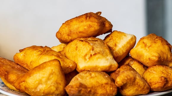 Bolinhos fritos que não são fritos: a receita saudável que fica pronta em minutos e tem o mesmo sabor dos clássicos