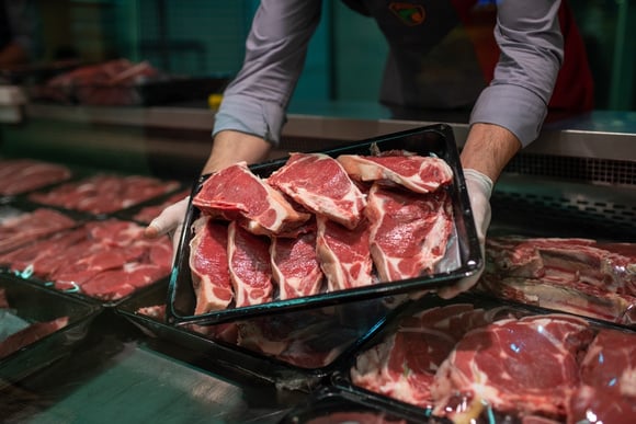 Atenção na hora da compra: como saber se a carne está estragada no mercado para não cair em golpe