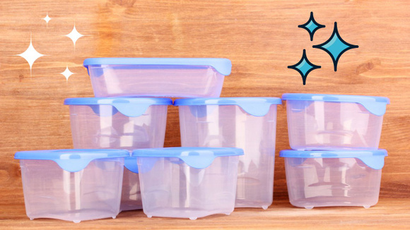 Com quantos anos você descobriu que é assim que se lava o tupperware para que ele fique sem gordura? Esse truque é sucesso garantido