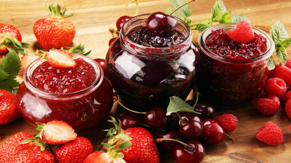 8 sobremesas com frutas vermelhas fáceis e deliciosas que entregam sabor e beleza na mesma medida