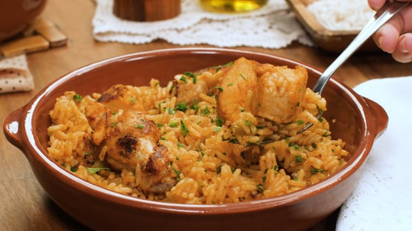 Galinhada é perfeito para almoço de família (Créditos: TudoGostoso)