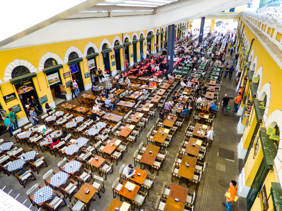 No Mercado Público de Florianópolis dá para encontrar o melhor da comida local em um lugar (Créditos: Shutterstock)