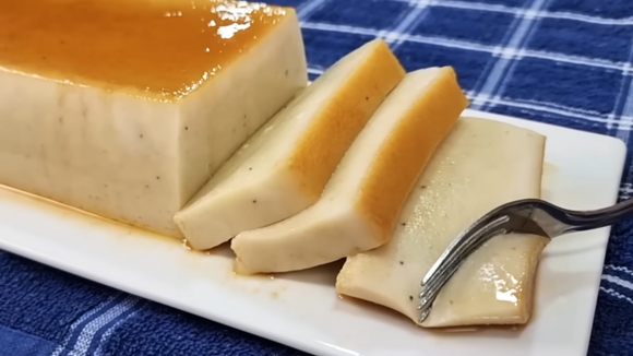 Misturo banana e leite para fazer essa delícia sem açúcar e sem ovo, nem vai ao forno!