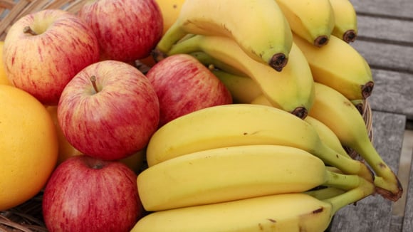Maçã ou banana: qual fruta é melhor para quem tem glicose alta? A resposta pode surpreender