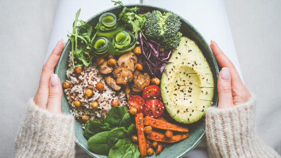 Um mês inteiro sem comer carne: entenda os impactos do desafio do Janeiro Vegano no organismo e se vale a pena aderir