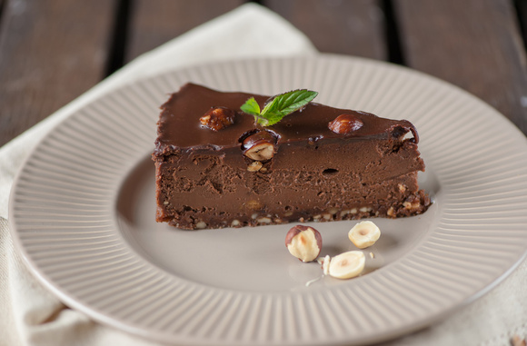 Como fazer uma torta cremosa de chocolate SEM FARINHA e com apenas 3 ingredientes: receita viral da semana dá certo!