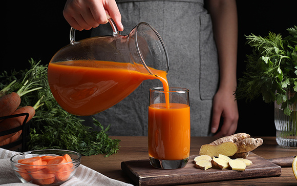 Suco de cenoura com gengibre: por que você precisa incluir essa bebida na sua rotina durante o inverno