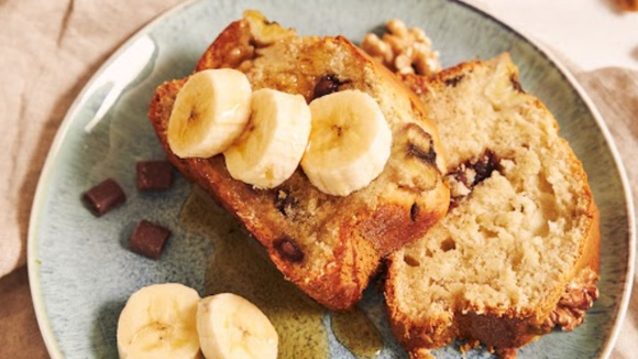 O bolo de banana com nozes que não pode faltar no meu lanche da tarde: fofinho e fácil de fazer