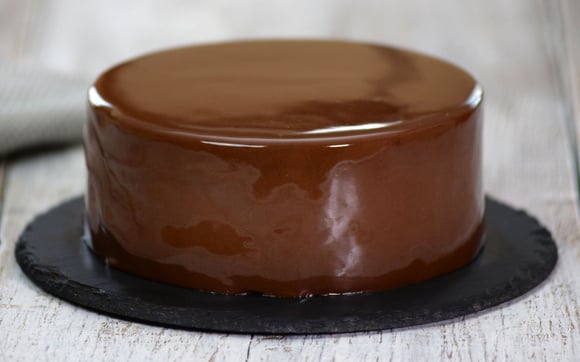 Essa torta tem bolo, sorvete e calda de chocolate em um preparo só (Créditos: Shutterstock)