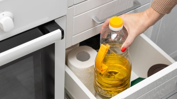 Sempre consulte o rótulo do produto antes de armazená-lo (Créditos: Shutterstock)
