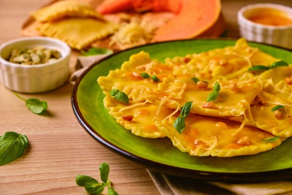 Ravioli de abóbora caseiro: desde que aprendi a fazer massa fresca, nunca mais comprei pronto
