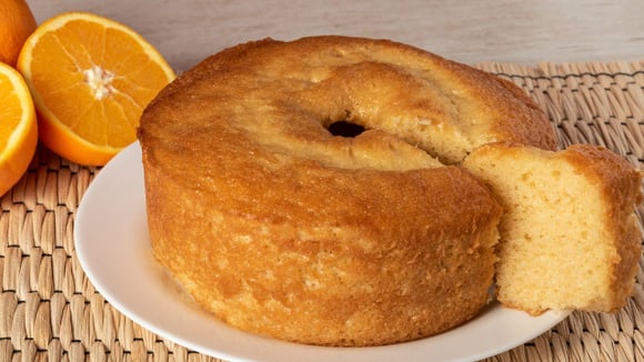 Bolo de laranja fofinho e fácil: TudoGostoso ensina receita de liquidificador para o lanche da tarde