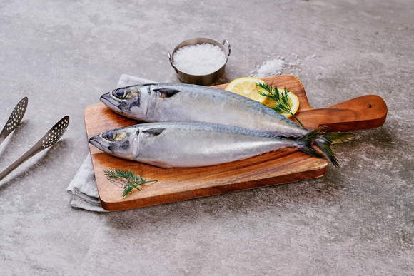 O peixe barato que quase ninguém pede na feira, mas fica perfeito assado, grelhado ou na airfryer