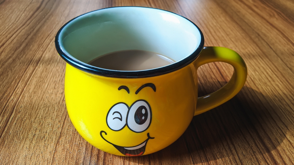 Não se trata apenas de canecas com frases inusitadas; aqui estão 8 objetos que, segundo especialistas, ocupam espaço desnecessário na cozinha