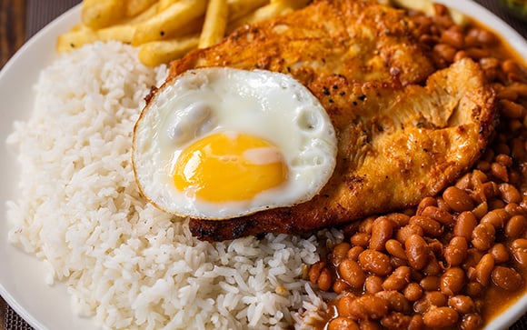 3 erros que todo mundo comete na hora de fazer arroz que não deixa soltinho como de restaurante