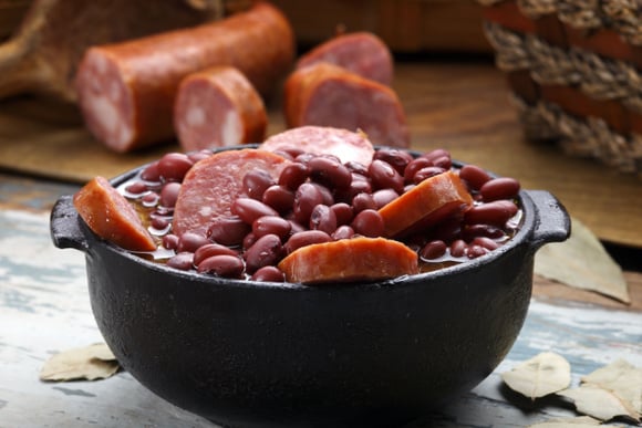 Você precisa ler essas dicas antes de escolher a melhor linguiça pro seu feijão ficar perfeito