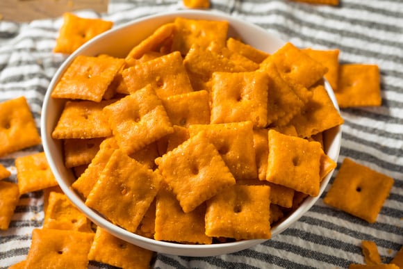 “Nunca mais comprei no mercado”: biscoito de queijo crocante de apenas 4 ingredientes é muito fácil de fazer e mais gostoso que o industrializado