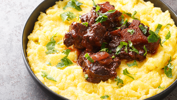 Substitua o arroz e o macarrão por esse acompanhamento e transforme sua carne simples em uma refeição deliciosa