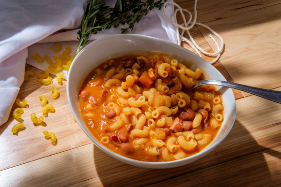 Confira a nossa receita de sopa de macarrão com feijão que é irresistível! (Créditos: Shutterstock)