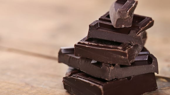Os amantes de chocolate amargo devem ter ciência sobre esses possíveis riscos à saúde