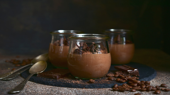 Coloquei café espresso na mousse de chocolate e virou a melhor sobremesa que já fiz na vida