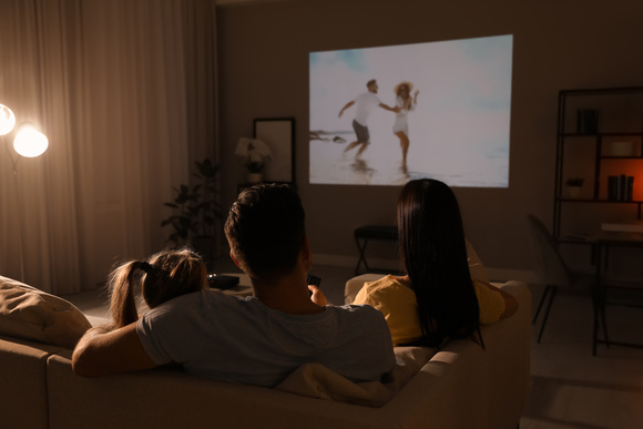 Aproveite essa oferta e monte seu cinema em casa com este projetor 4K incrível
