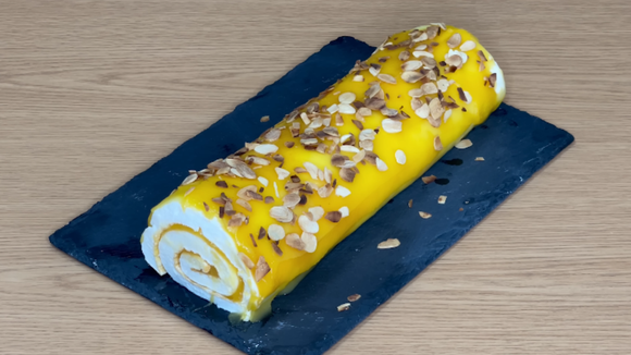 Aprendi essa sobremesa com a minha vizinha portuguesa: torta de claras com doce de ovos leve, fofa e tão deliciosa que desfaz na boca