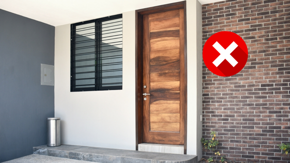 Adeus porta de madeira: deixe a sua casa mais moderna e iluminada com essa tendência do momento