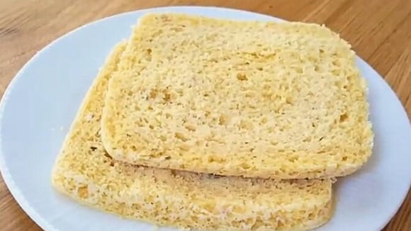 Pão de 1 minuto e tá pronto: receita sem farinha de trigo substituiu a torrada no meu café da manhã e lanches