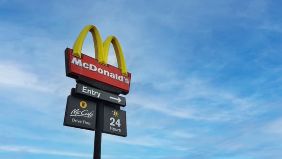 Viralizou no Tiktok: criança de 3 anos foge de casa para ir ao McDonald's sem ninguém ver! Veja a reação da mãe