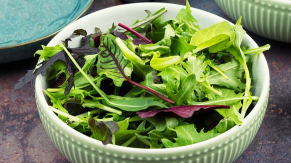 3 vegetais folhosos verdes que ajudam a reduzir o colesterol no sangue, aumentar a ingestão de fibras e promover a saúde do coração