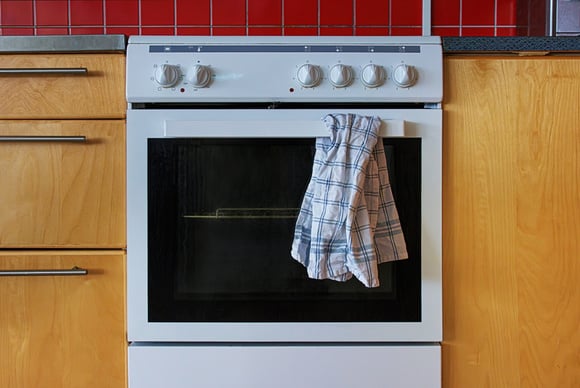 Especialistas em limpeza concordam que você deve sempre ter dois panos de prato em utilização na sua cozinha e aqui está por quê