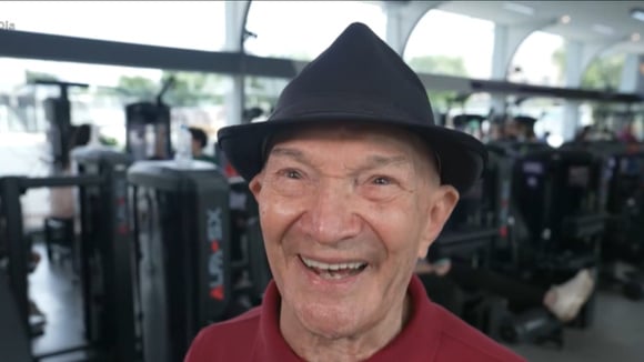 Antônio Medeiros, 102 anos, começou a malhar aos 70 e revela o que bebe todas as manhãs: "É um remédio"