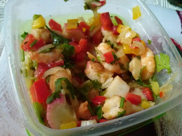 Salada de camarão com kani (Créditos: TudoGostoso)